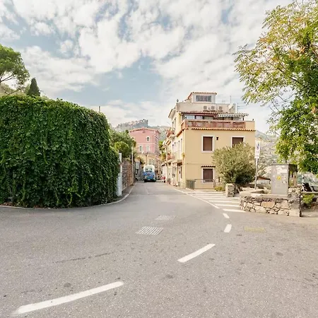 Dimora Disiu - Jacuzzi & Sea View - 4 Minuti A Piedi Dal Centro タオルミーナ